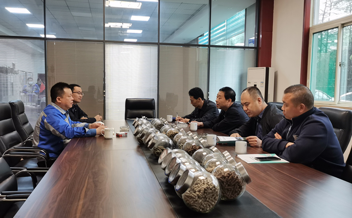 與集團總經(jīng)理孫寧波及部門負責人座談，就項目建設、環(huán)境影響、補貼政策等內容進行了探討交流
