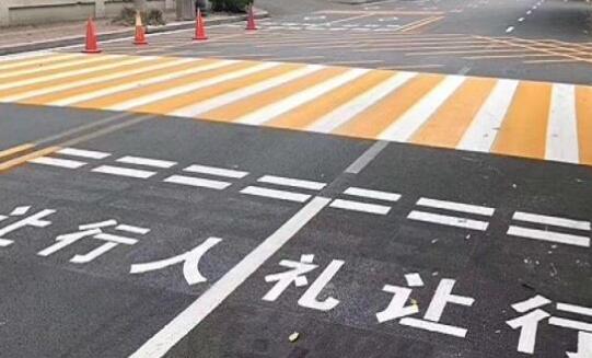 廠區(qū)停車位劃線施工找哪家？專業(yè)團隊為您排憂解難